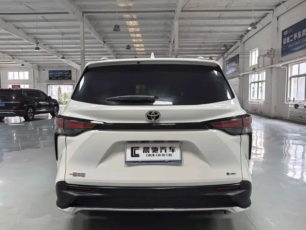 Toyota Granvia — фото 5