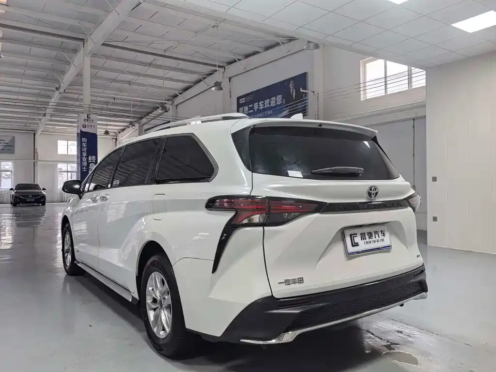 Toyota Granvia — фото 7