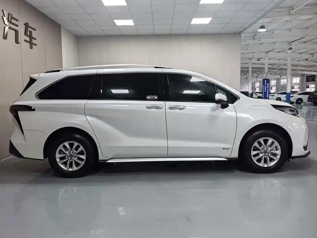 Toyota Granvia — фото 10