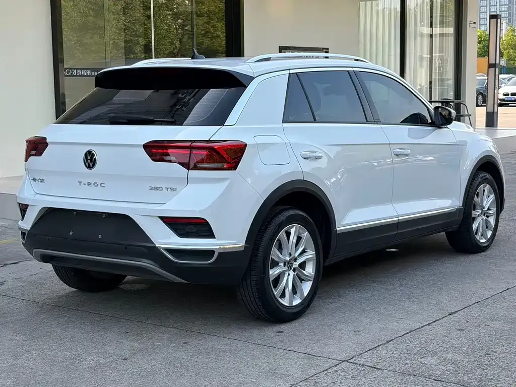 Volkswagen T-Roc — фото 6