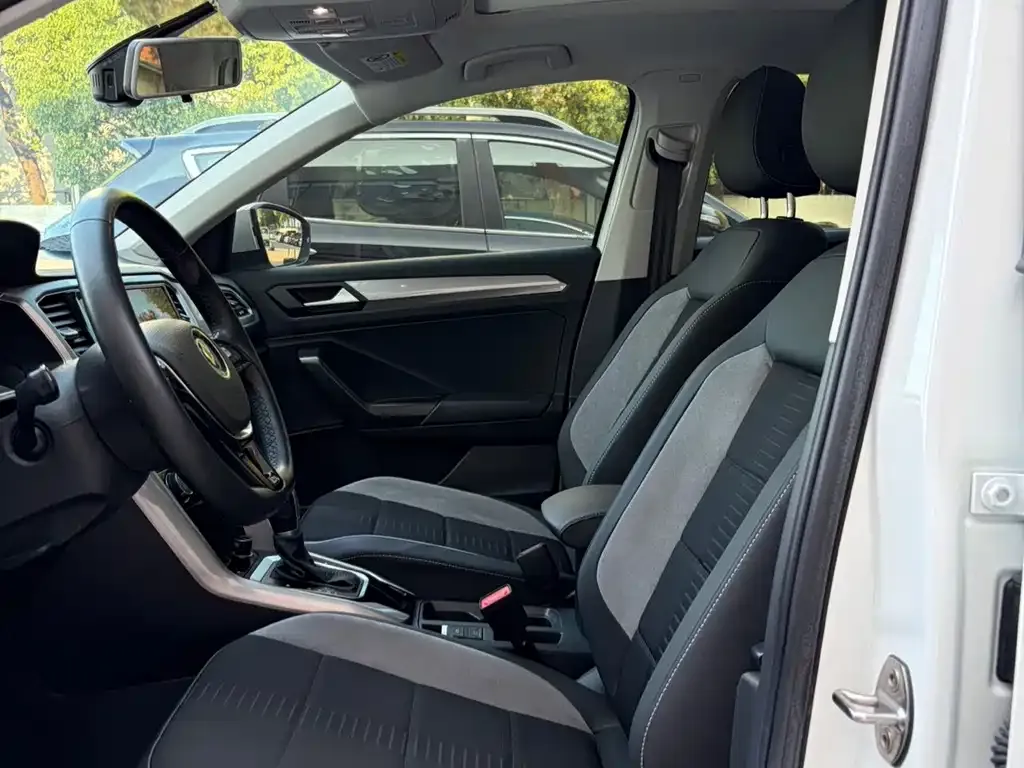 Volkswagen T-Roc — фото 4