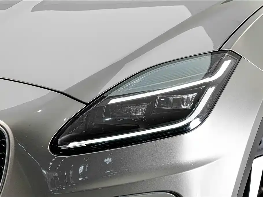 Jaguar E-PACE — фото 10