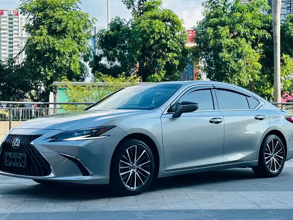 Lexus ES — фото 1