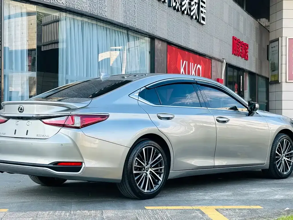 Lexus ES — фото 7