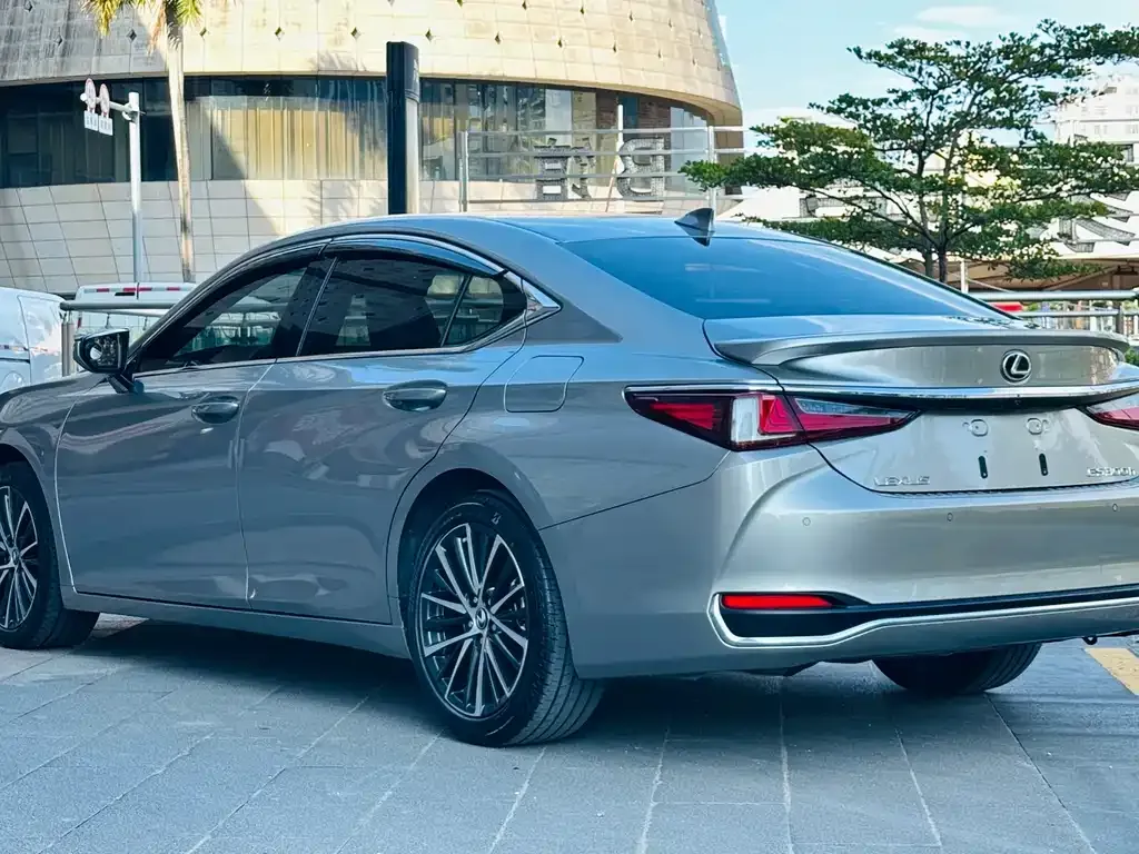 Lexus ES — фото 10
