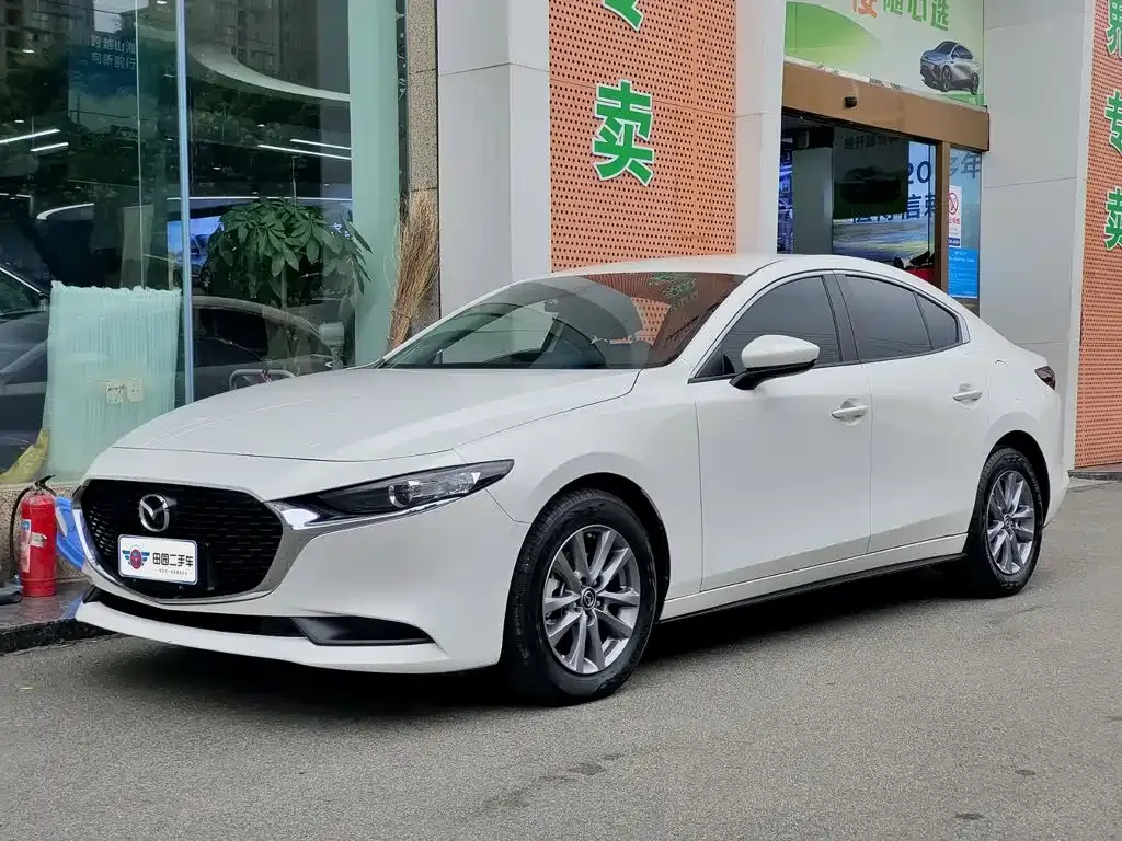 Mazda 3 Axela — фото 1