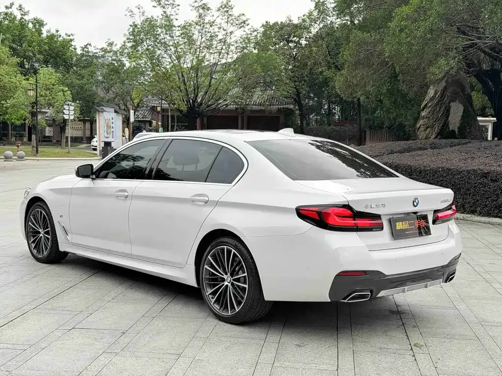BMW 5 Series — фото 9