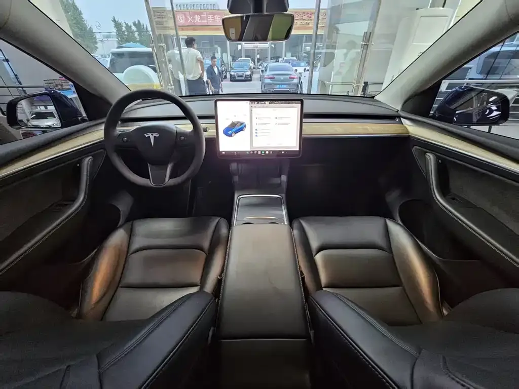 Tesla Model Y — фото 6