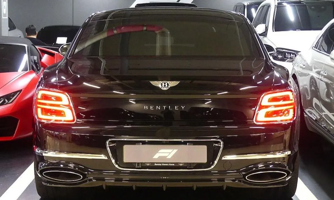 Bentley Flying Spur — фото 3