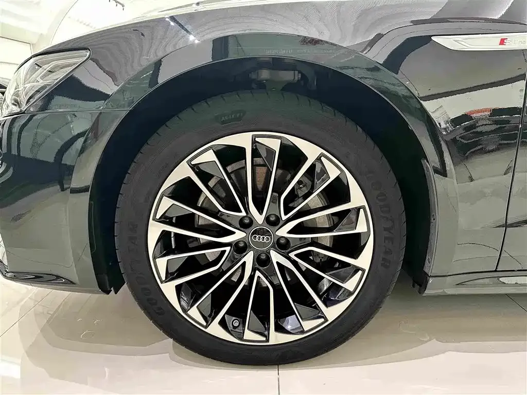 Audi A7L — фото 2