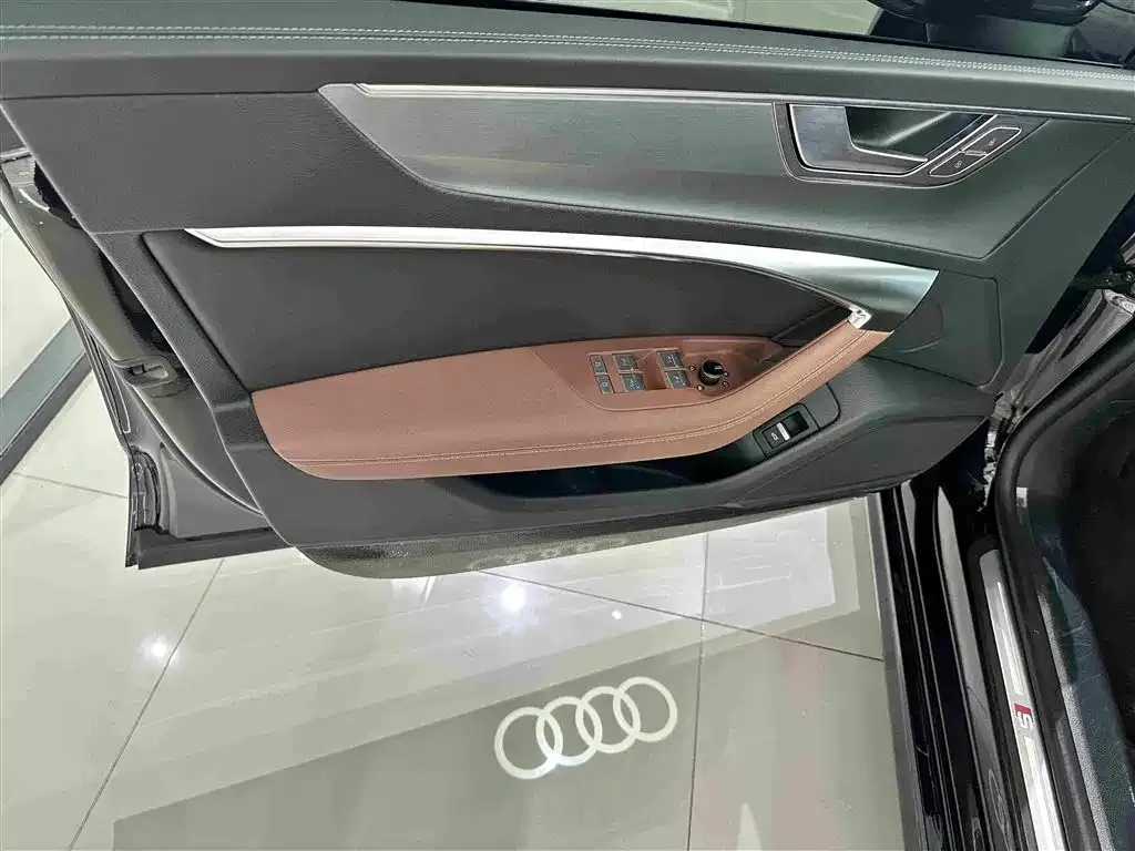 Audi A7L — фото 6