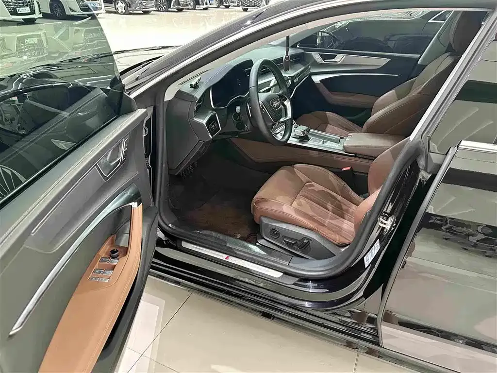 Audi A7L — фото 5
