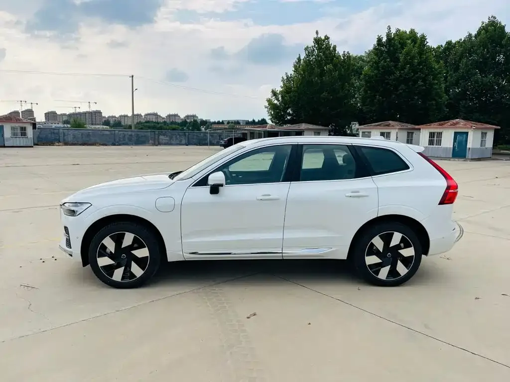 Volvo XC60 PHEV — фото 8