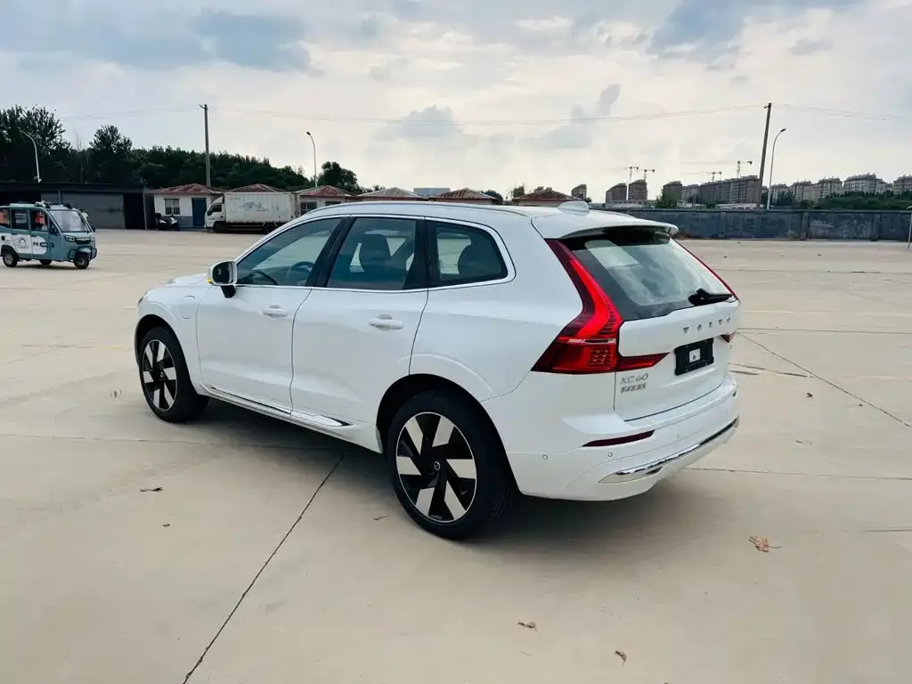 Volvo XC60 PHEV — фото 2