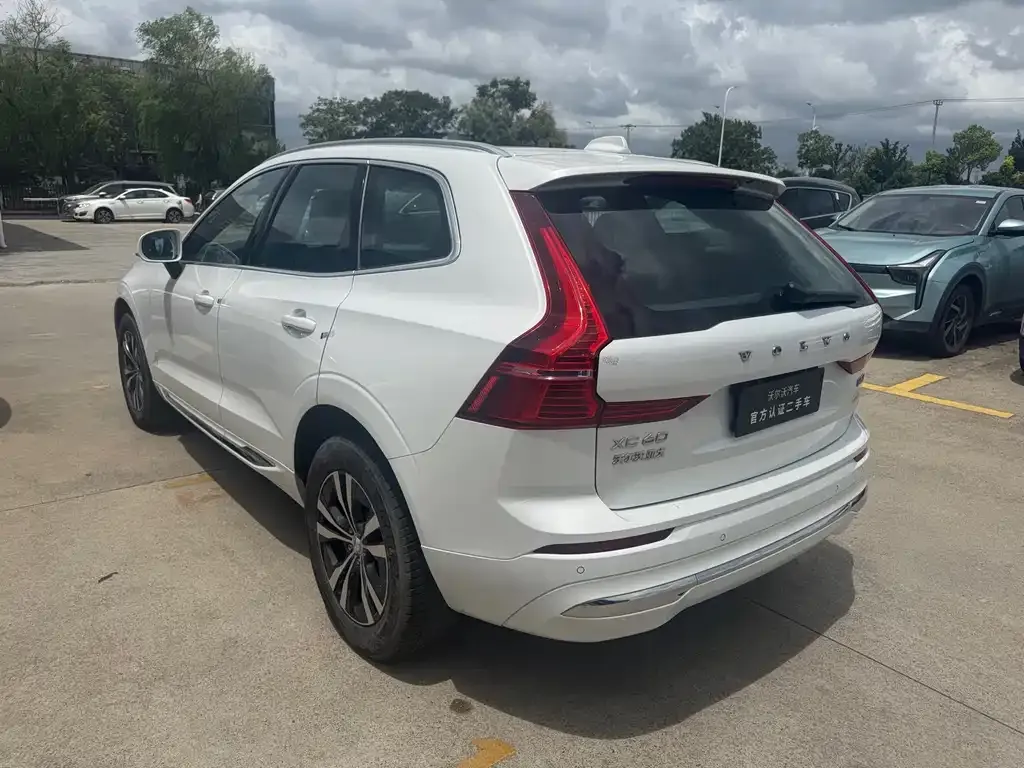 Volvo XC60 — фото 9
