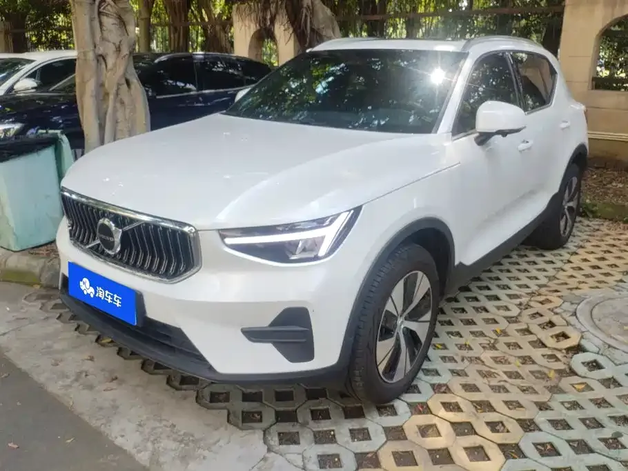 Volvo XC40 — фото 1