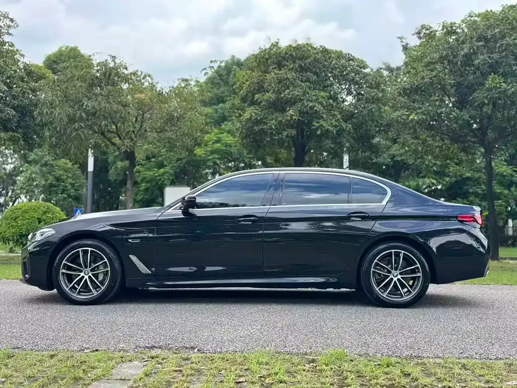 BMW 5 Series New Energy — фото 7