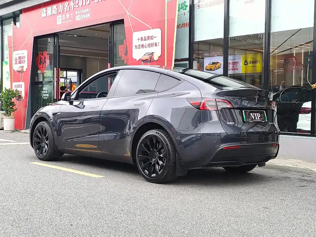 Tesla Model Y — фото 6