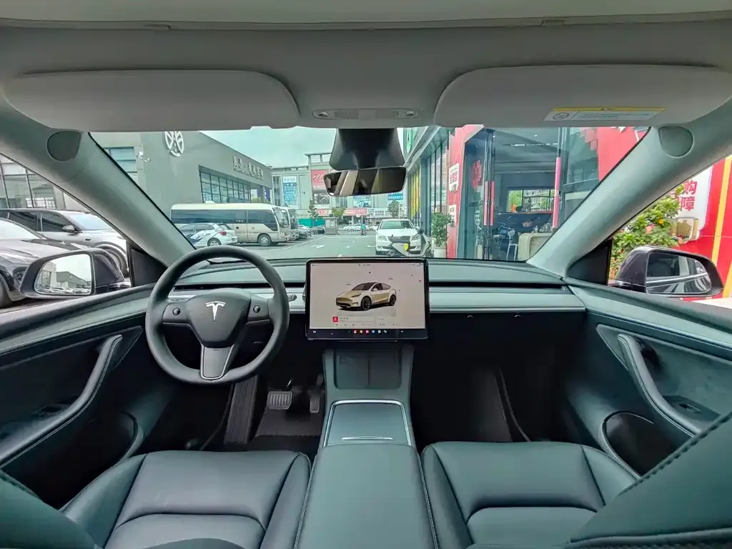 Tesla Model Y — фото 8