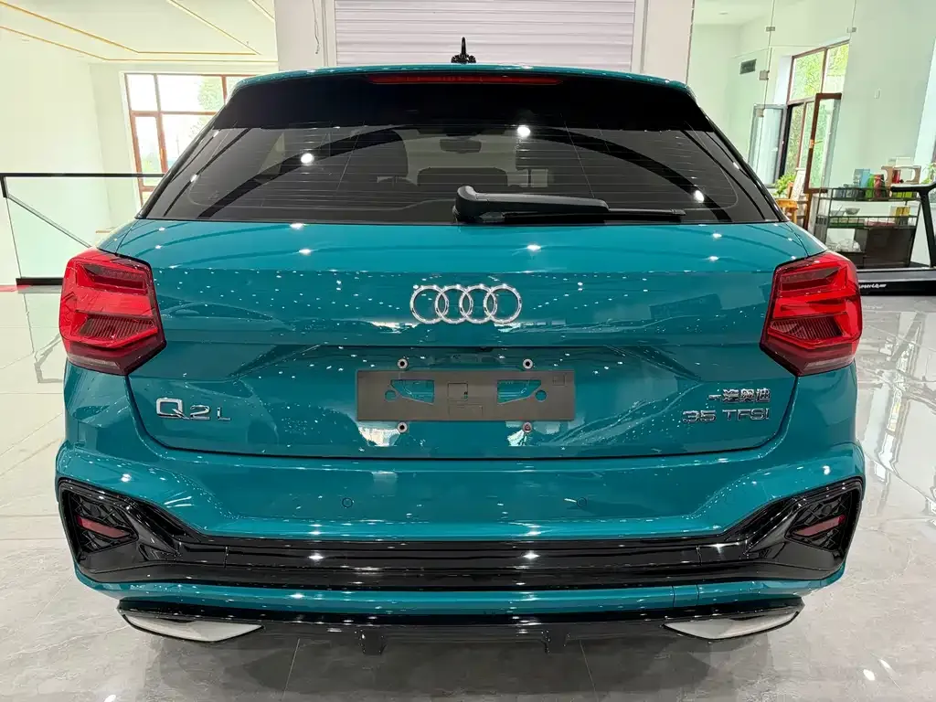 Audi Q2L — фото 10