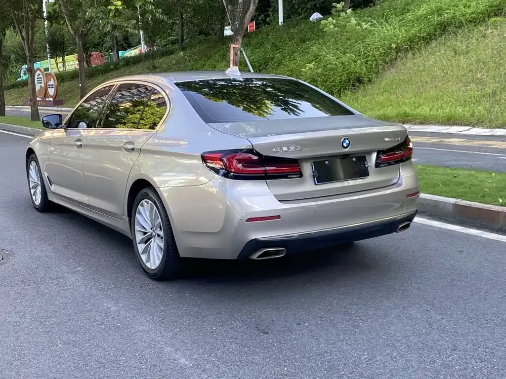 BMW 5 Series — фото 8