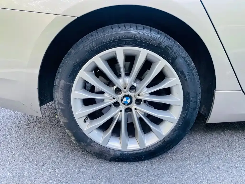 BMW 5 Series — фото 4