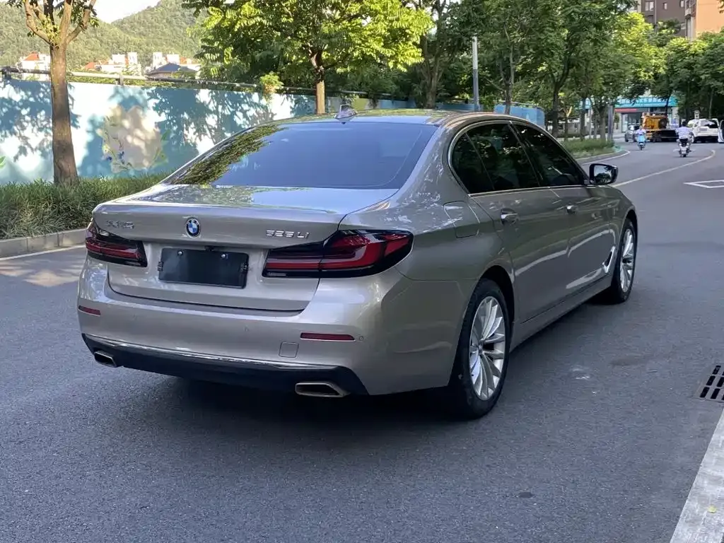 BMW 5 Series — фото 6