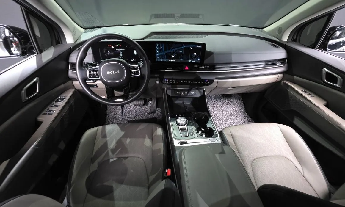 Kia Carnival — фото 9