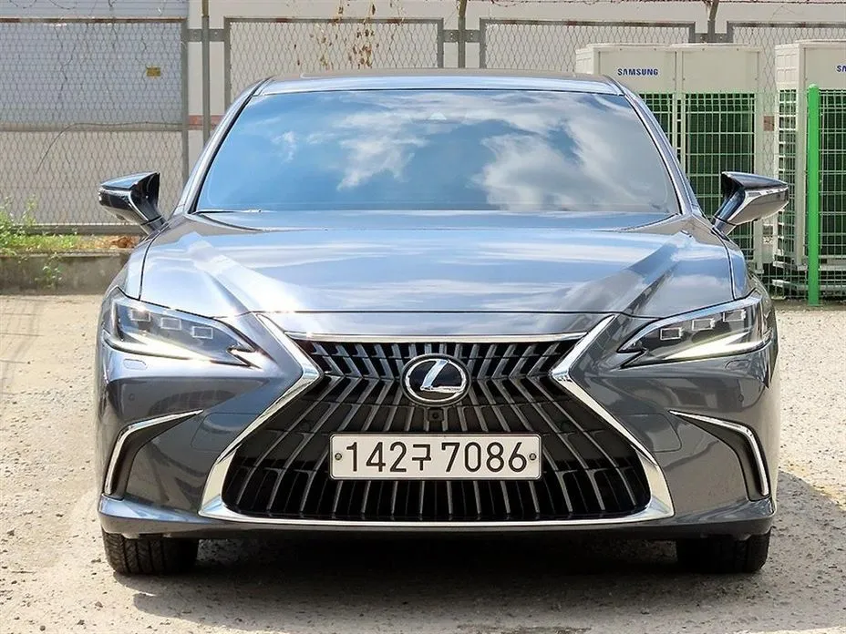 Lexus ES — фото 1