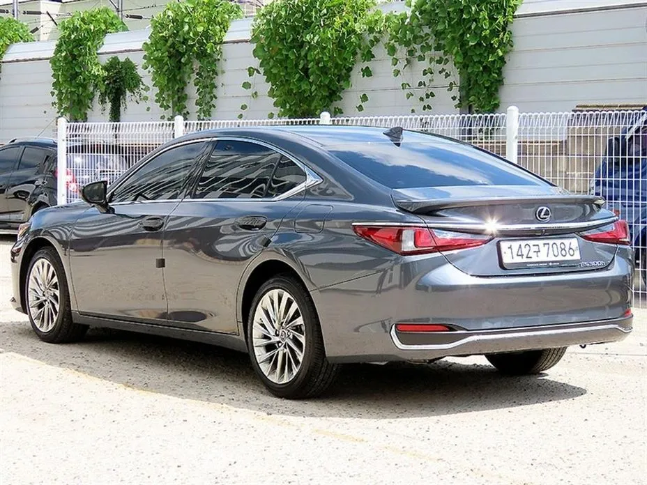 Lexus ES — фото 9