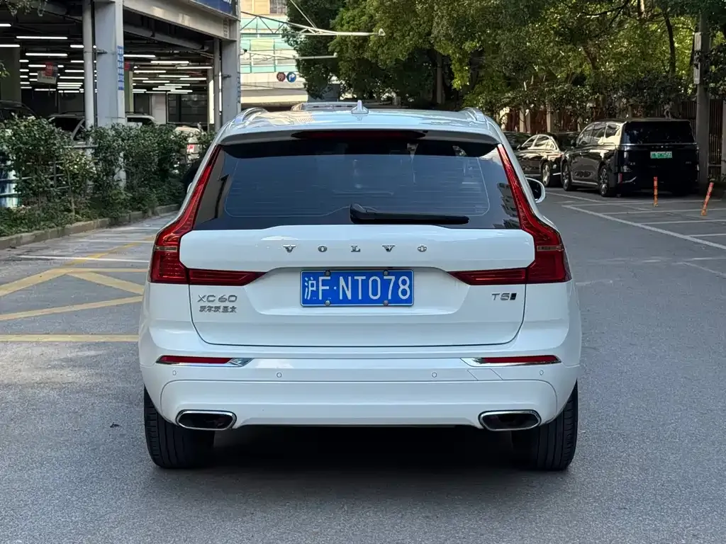 Volvo XC60 — фото 10