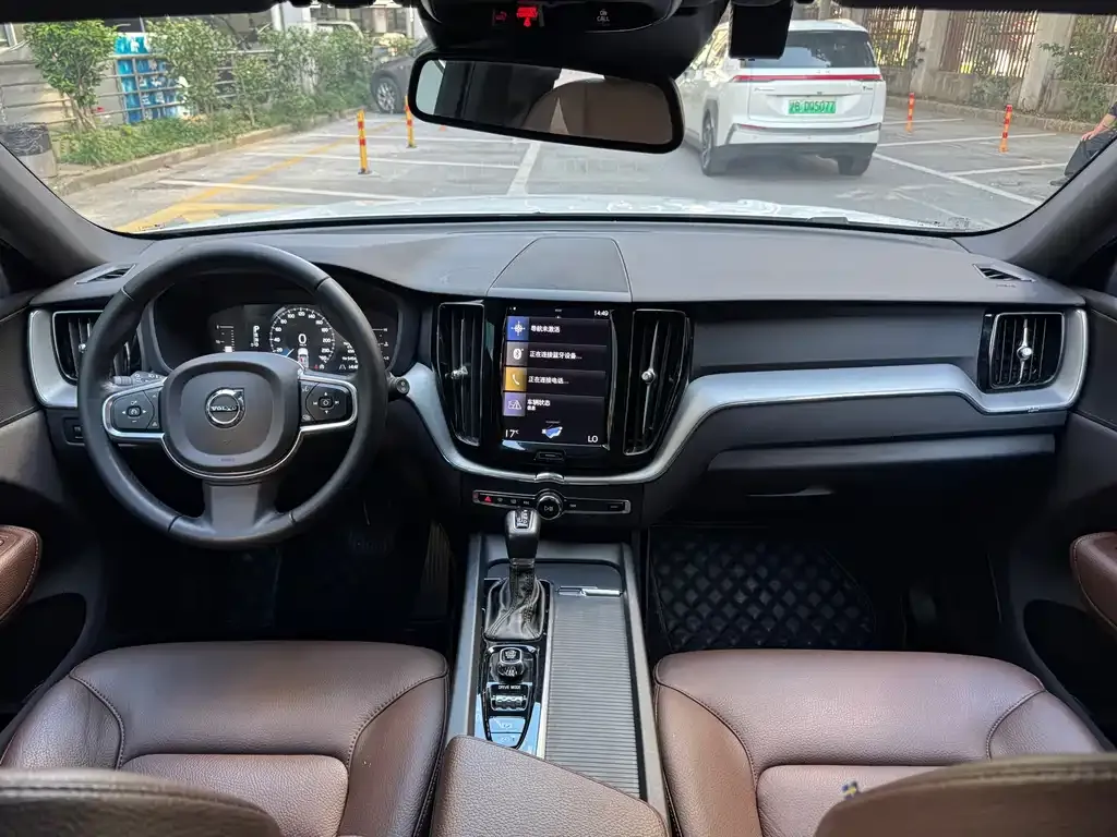 Volvo XC60 — фото 2