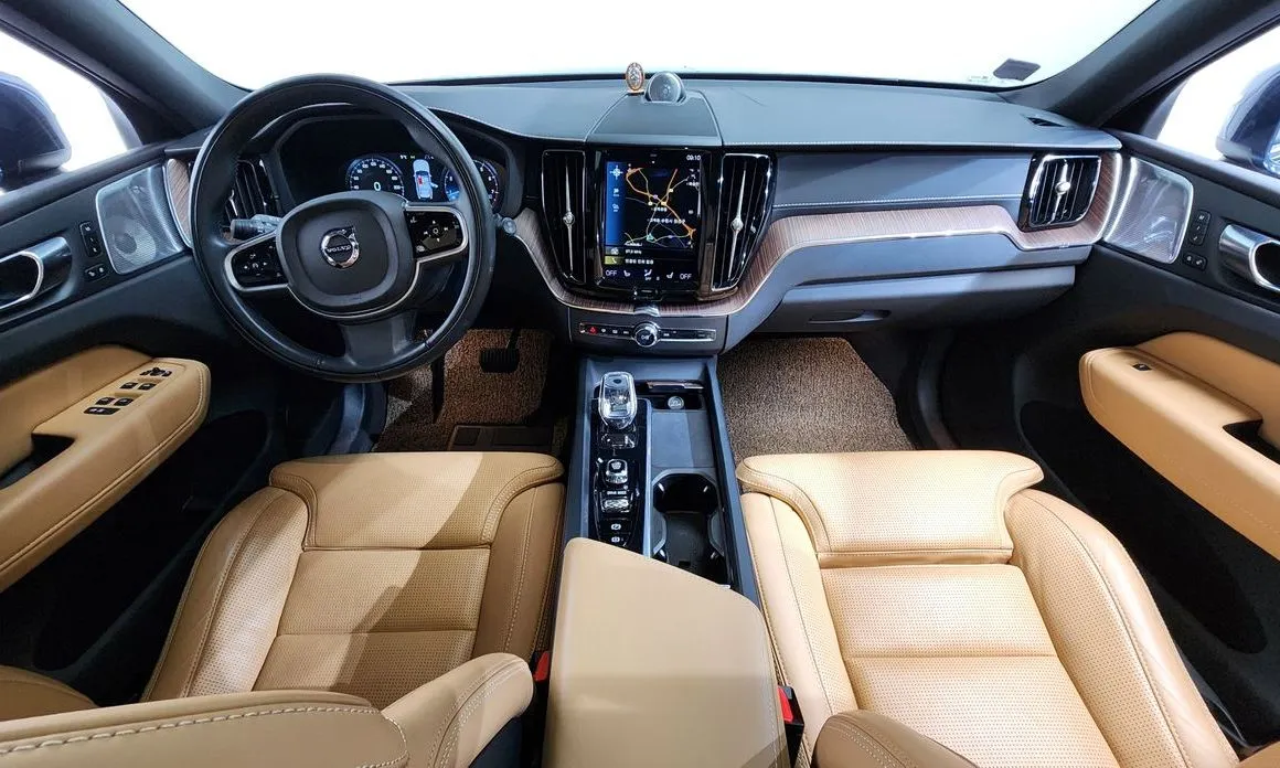Volvo XC60 — фото 10