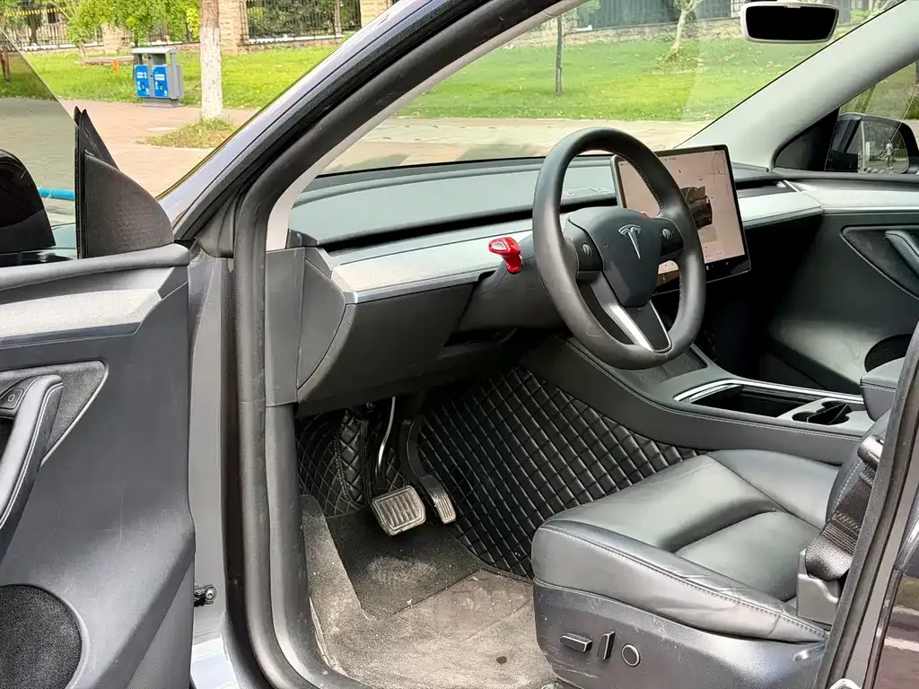 Tesla Model Y — фото 4