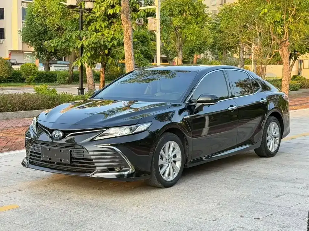 Toyota Camry — фото 5