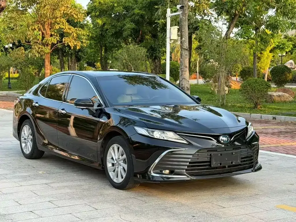 Toyota Camry — фото 9