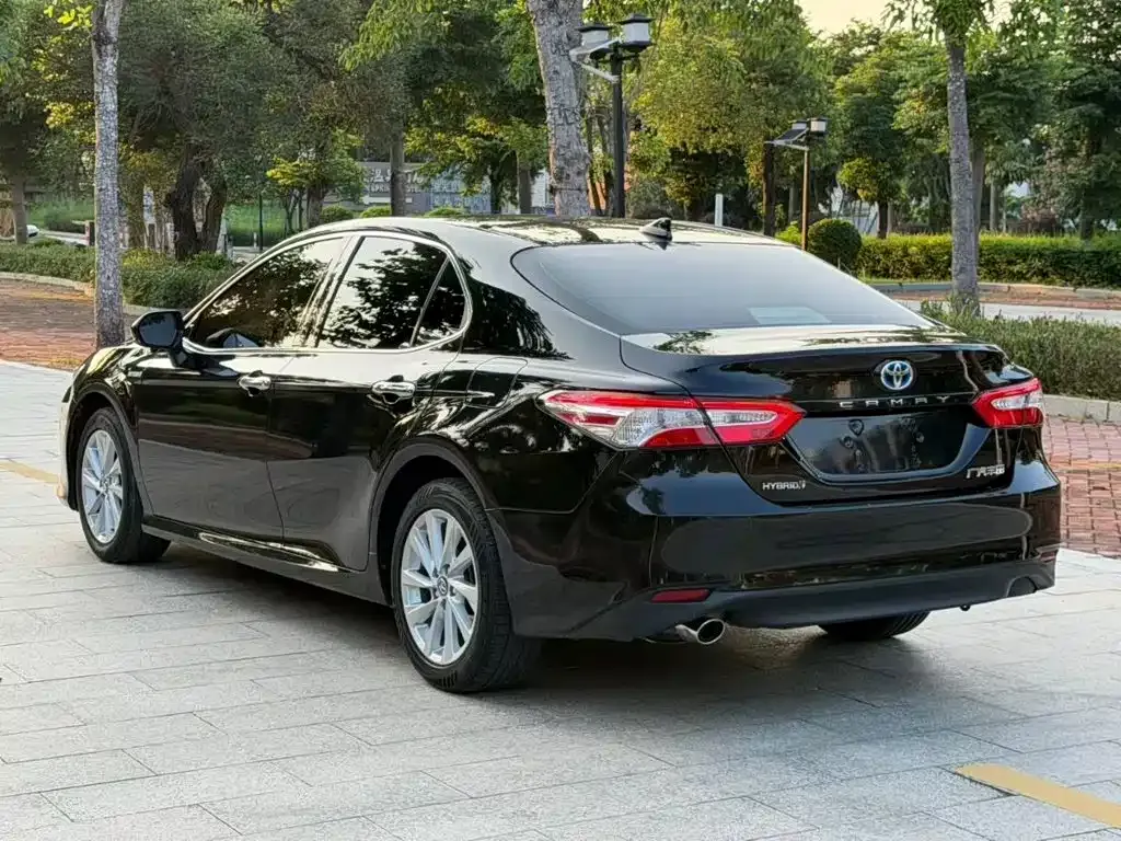 Toyota Camry — фото 8