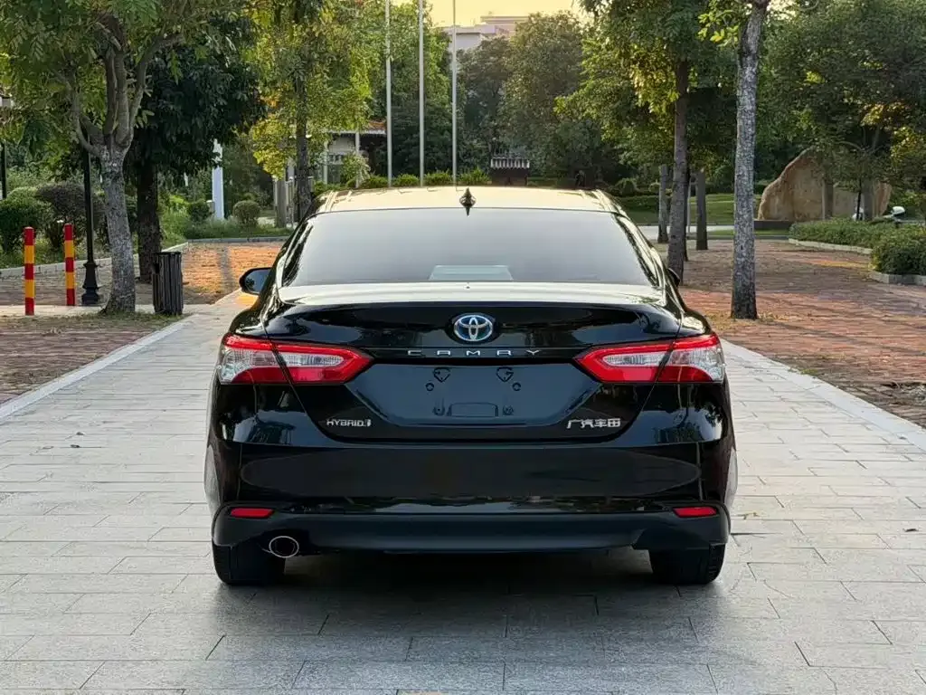 Toyota Camry — фото 7
