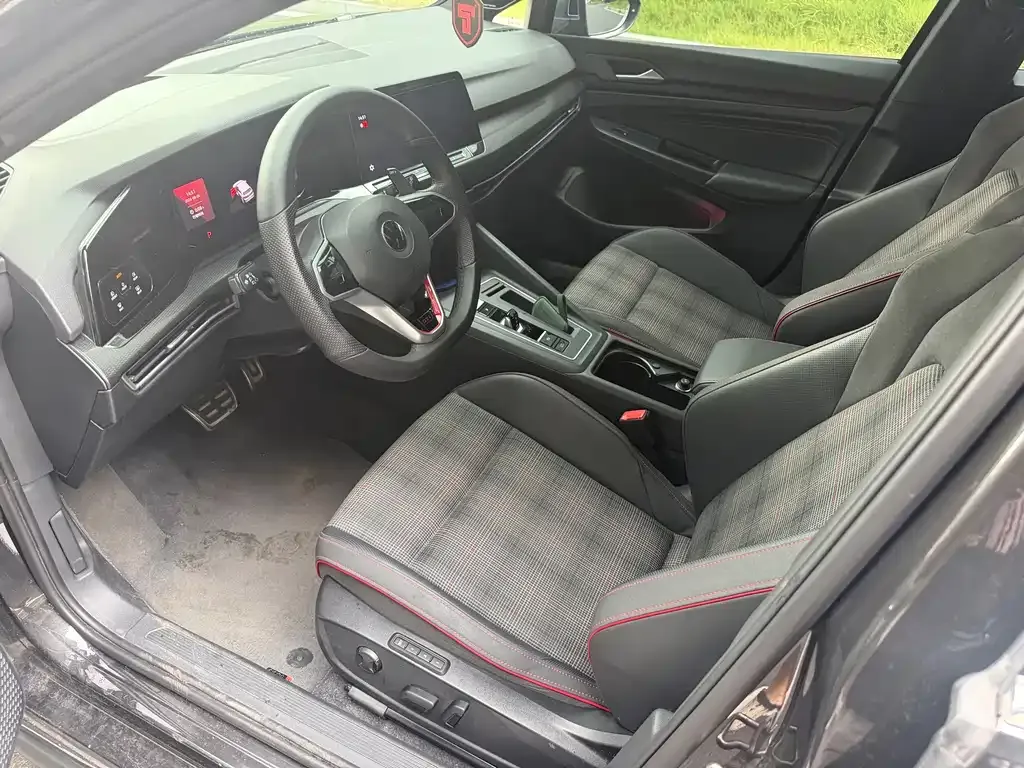 Volkswagen Golf GTI — фото 8