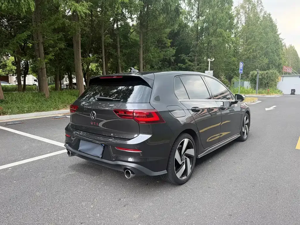 Volkswagen Golf GTI — фото 10