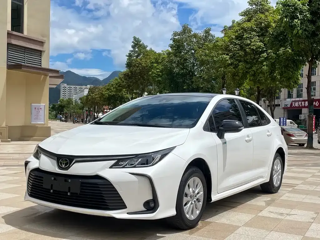 Toyota Corolla — фото 1