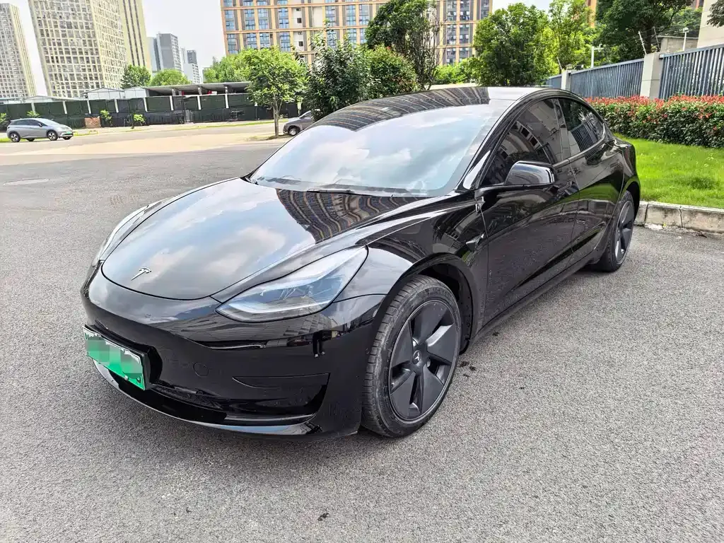 Tesla Model 3 — фото 1