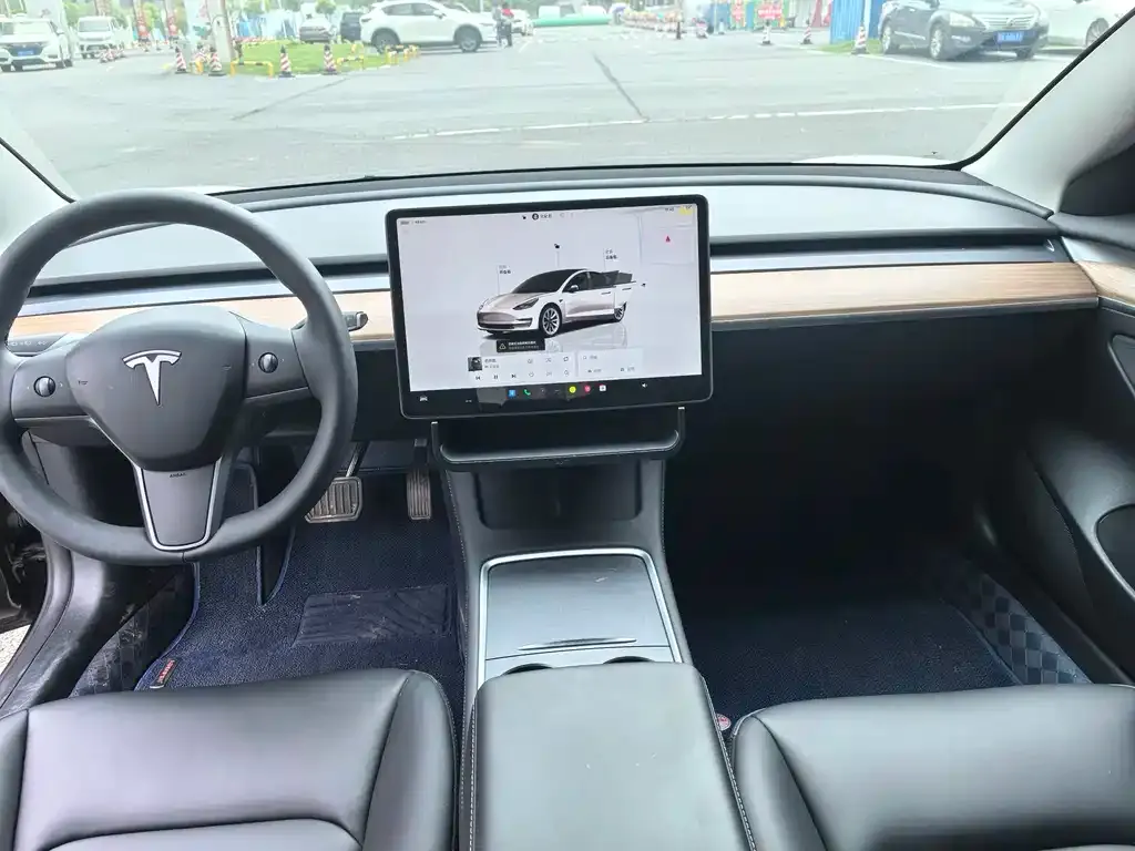 Tesla Model 3 — фото 4