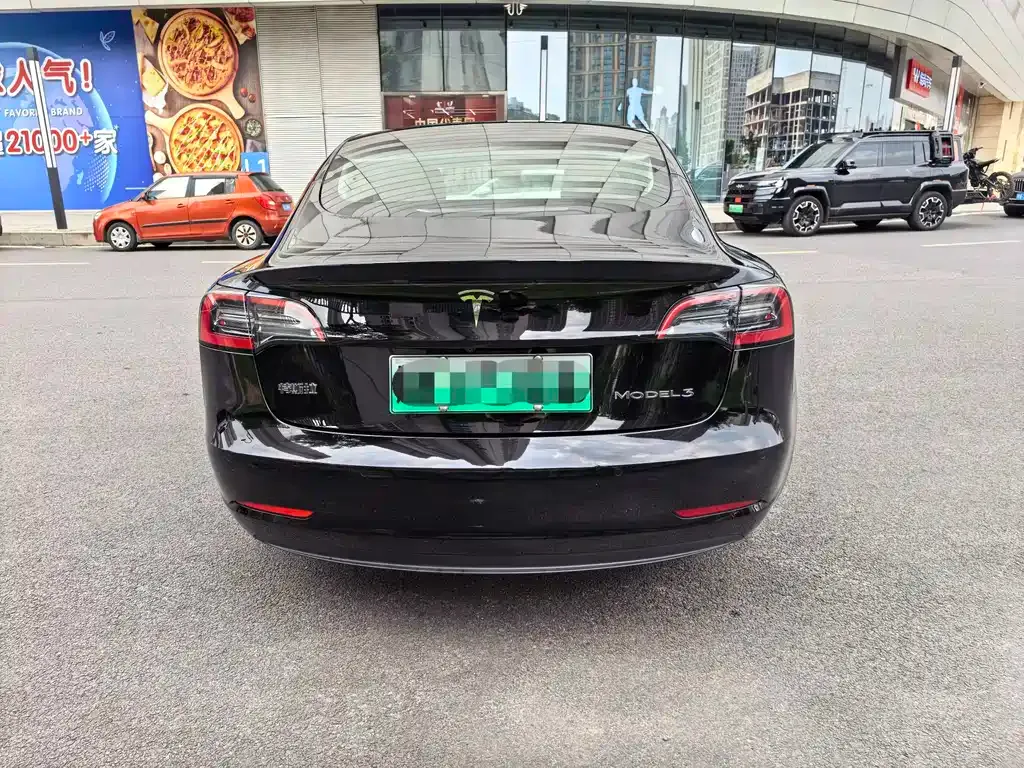 Tesla Model 3 — фото 3