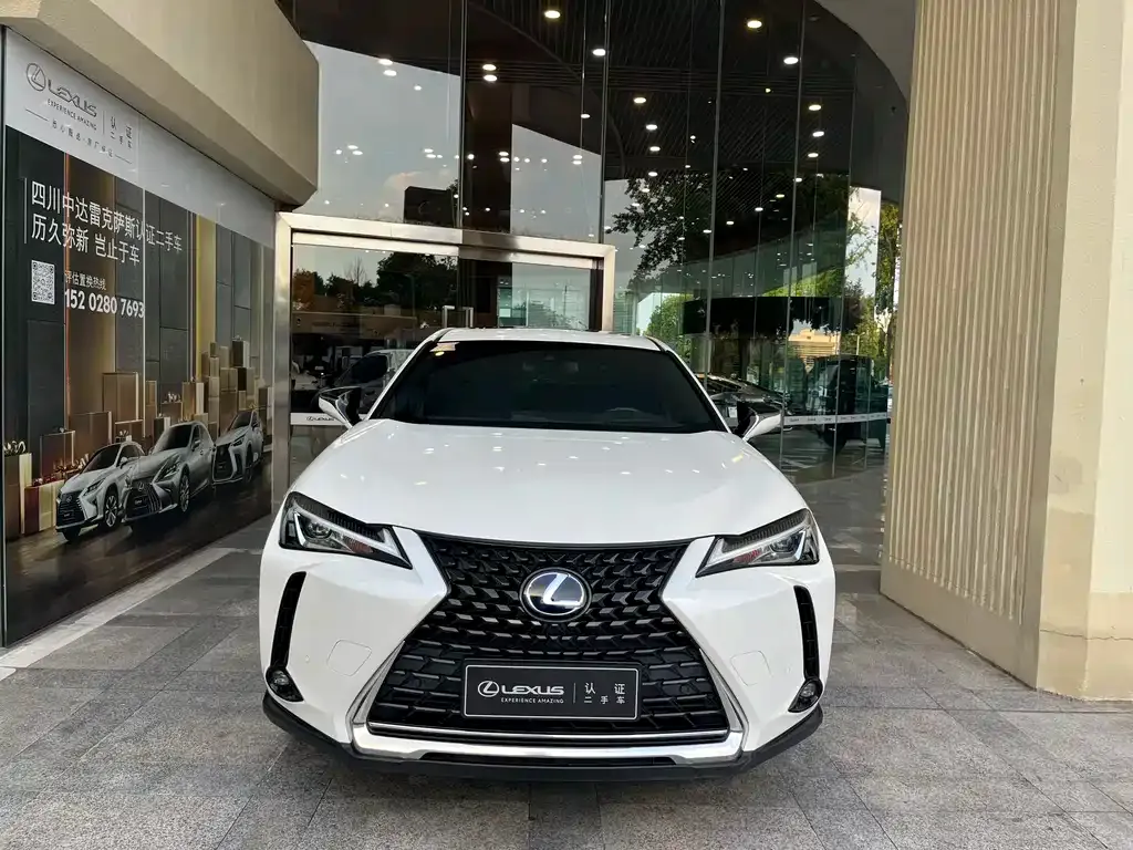 Lexus UX — фото 1