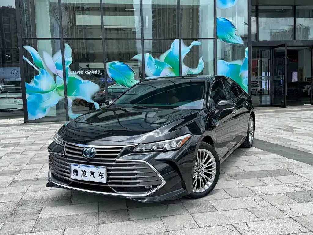 Toyota Avalon — фото 1