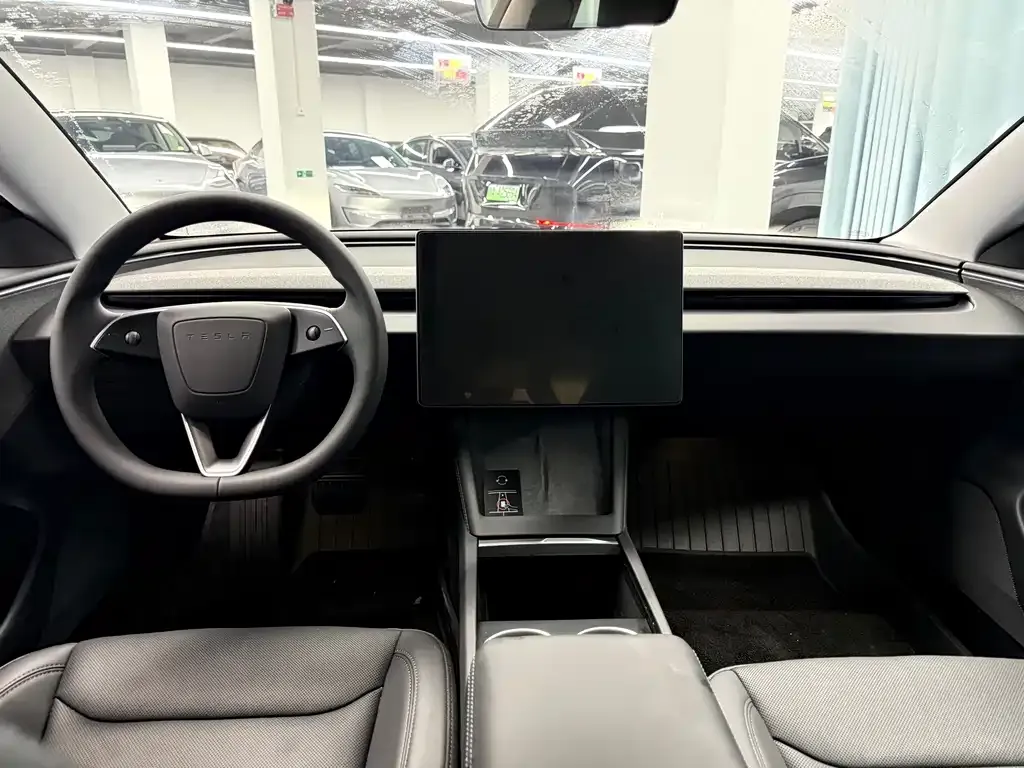 Tesla Model 3 — фото 5