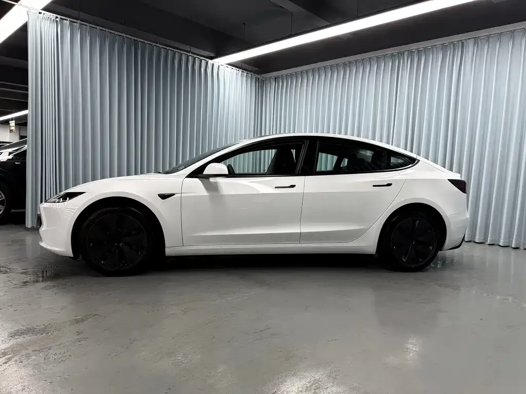 Tesla Model 3 — фото 8