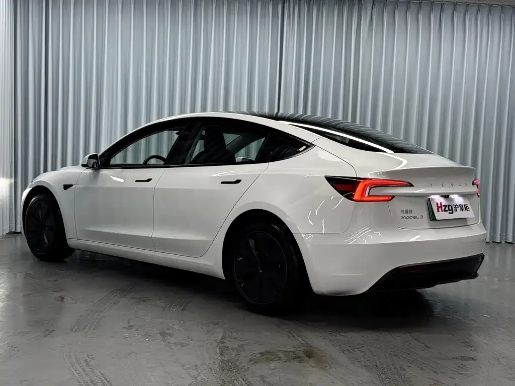 Tesla Model 3 — фото 9