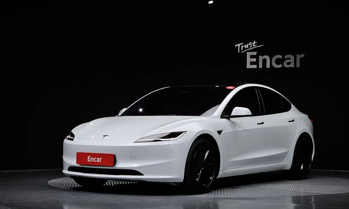 Tesla Model 3 — фото 1